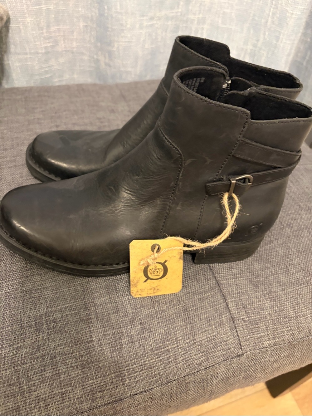 Women’s BORN Black Ankle Boots 8